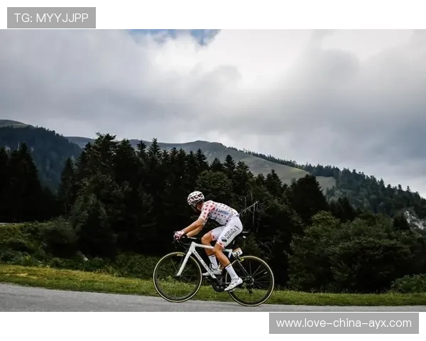 自行车赛断链瞬间逆境反超成热议事件