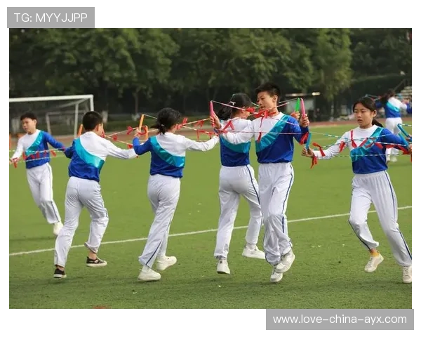 花式跳绳全国赛现“多人共绳”世界纪录，社区体育迎春风